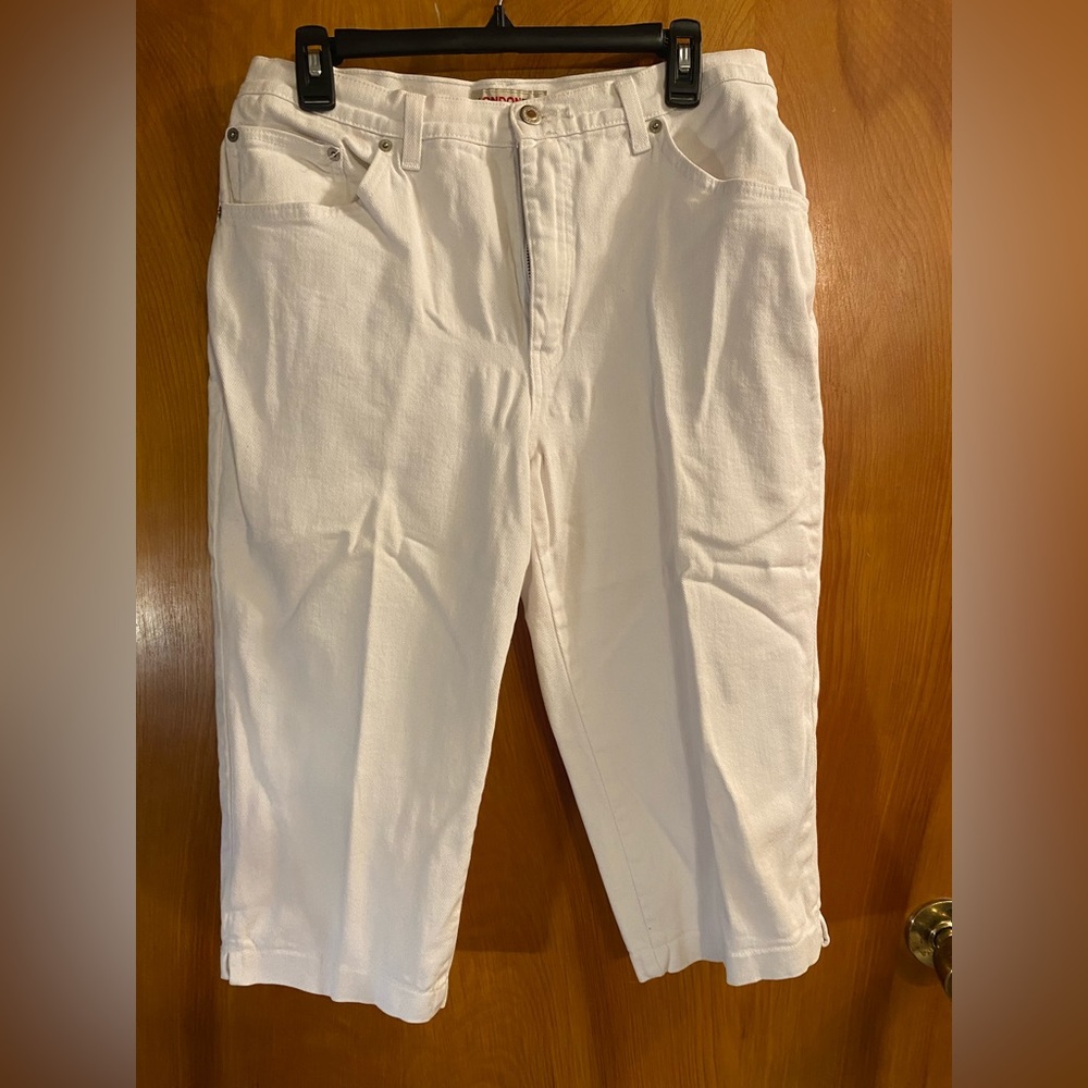 Ladies “LONDONJEAN” white jean capris